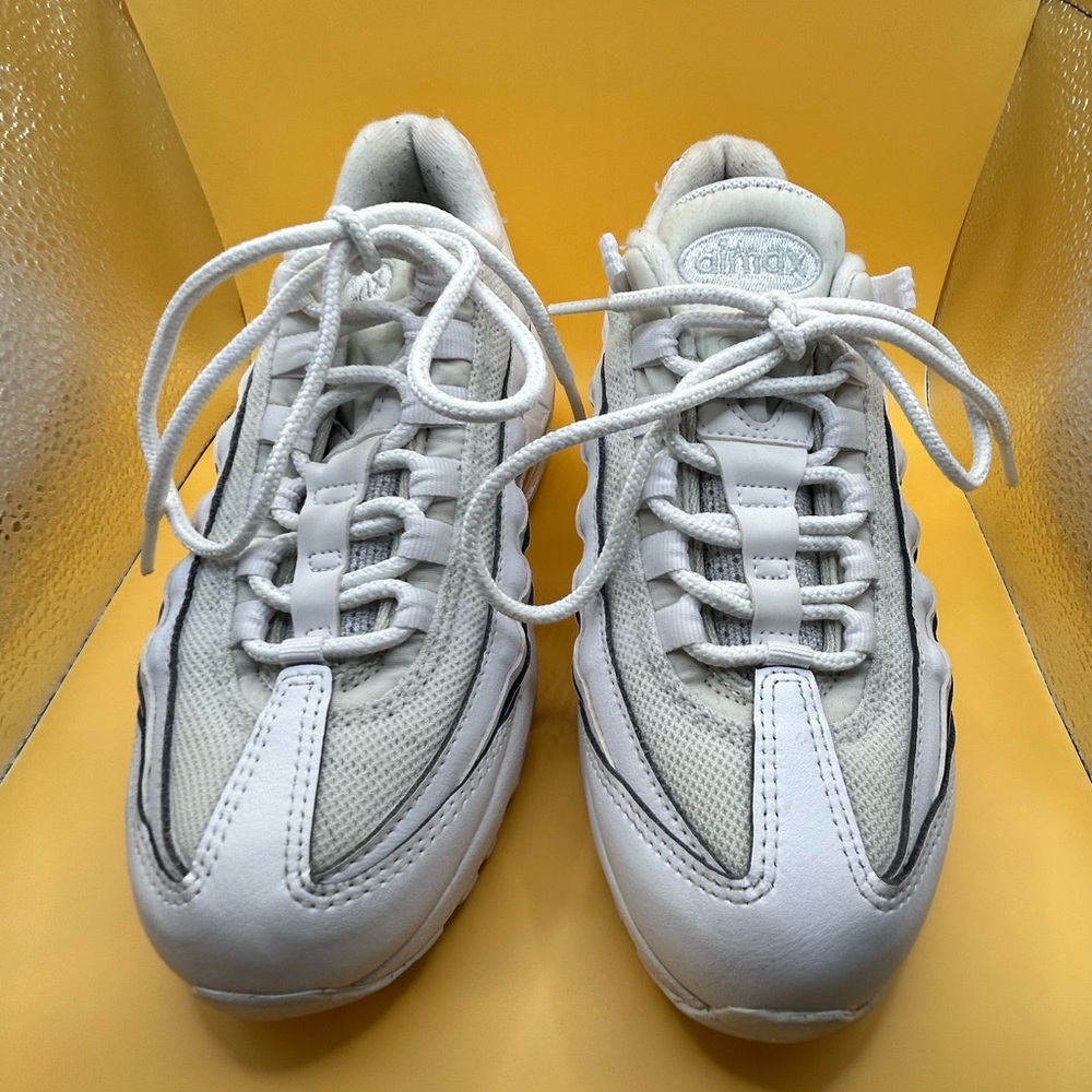 Nike Air Max 95 White Youth 5Y = Womens 6.5/7 Trendy Sneakers